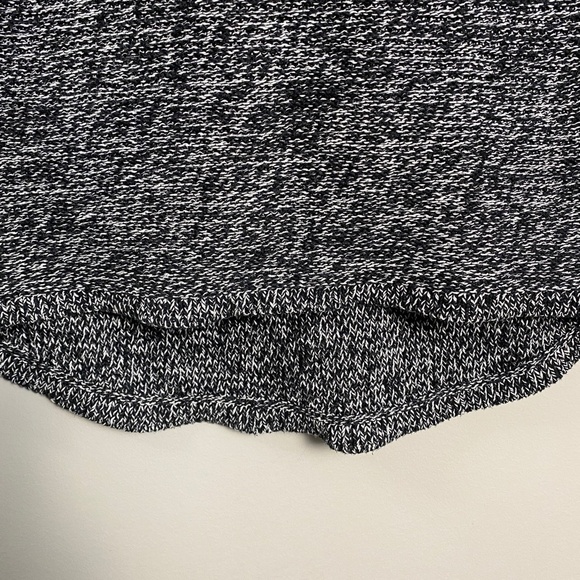 Old Navy Women's Black + White Round Neck Long Sleeve Knit Sweater Size X-Small - Picture 4 of 10